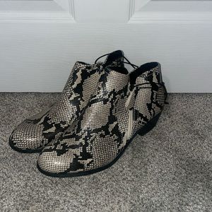 NWT Arizona Galen snakeskin booties!